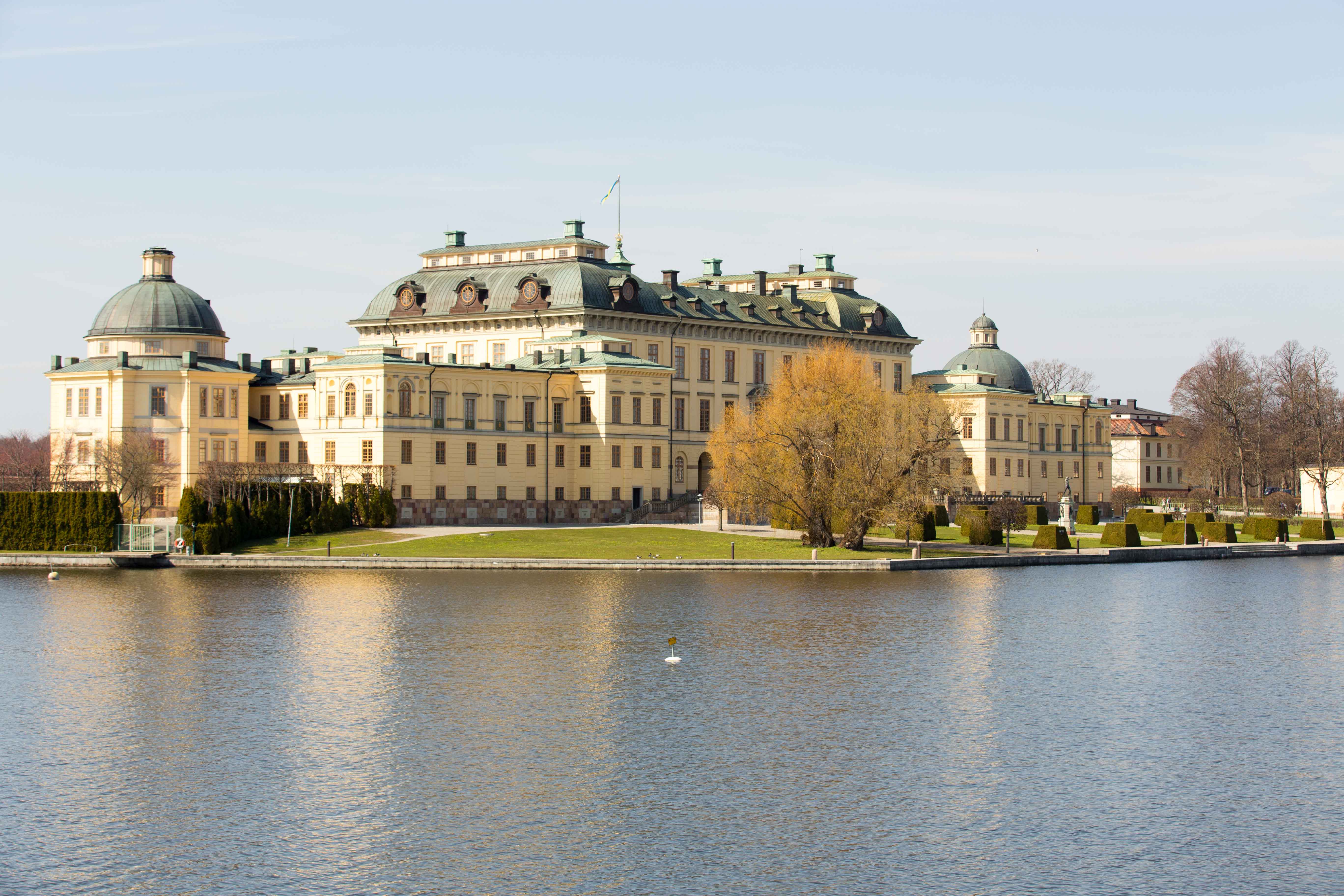 Chateau Drottningholm Domaine Royal Lovon Lac Malar Citytrip Stockholm Suede