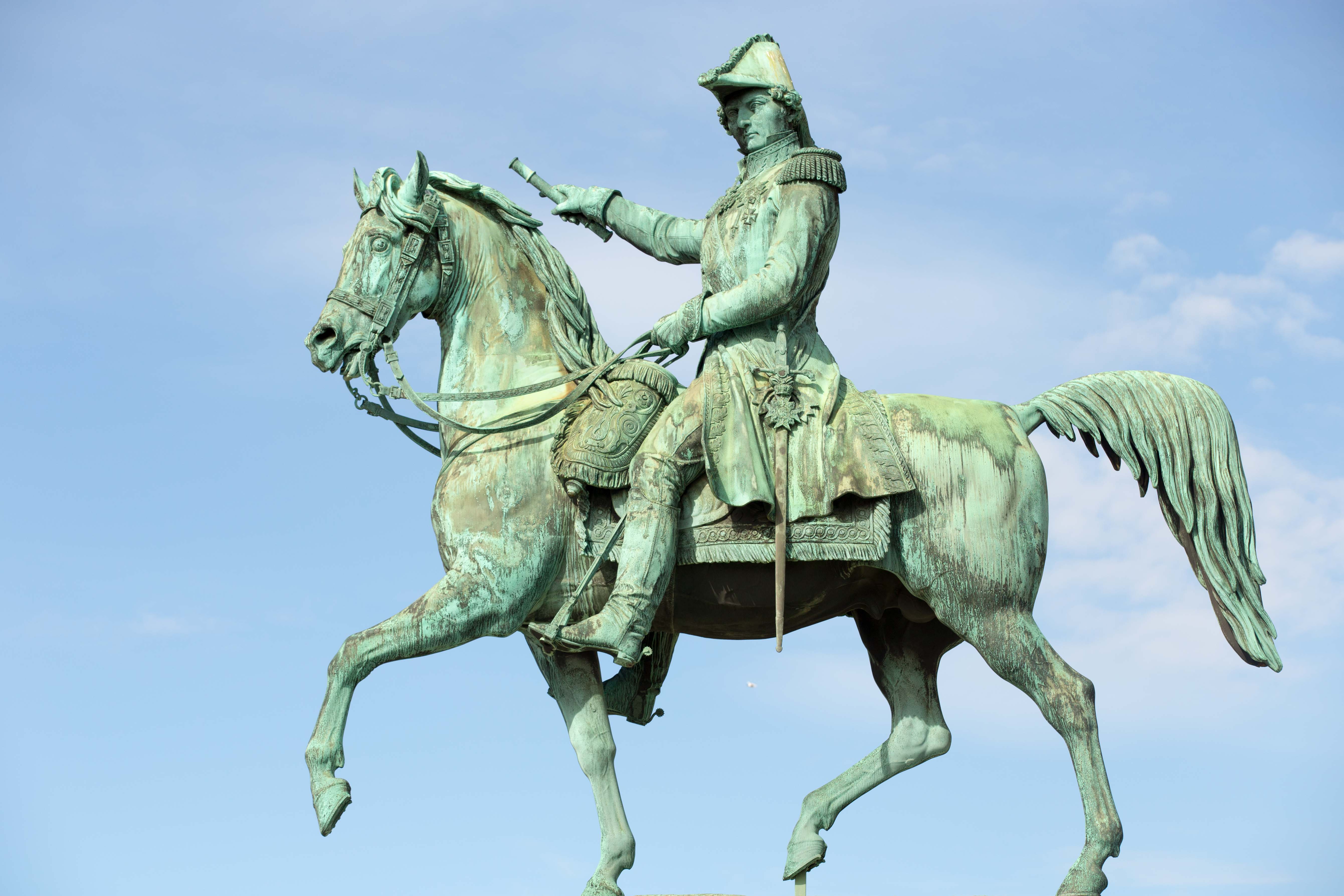 Roi suede karl XIV johan statue equestre charles XIV jean slussplan gamla stan stockholm