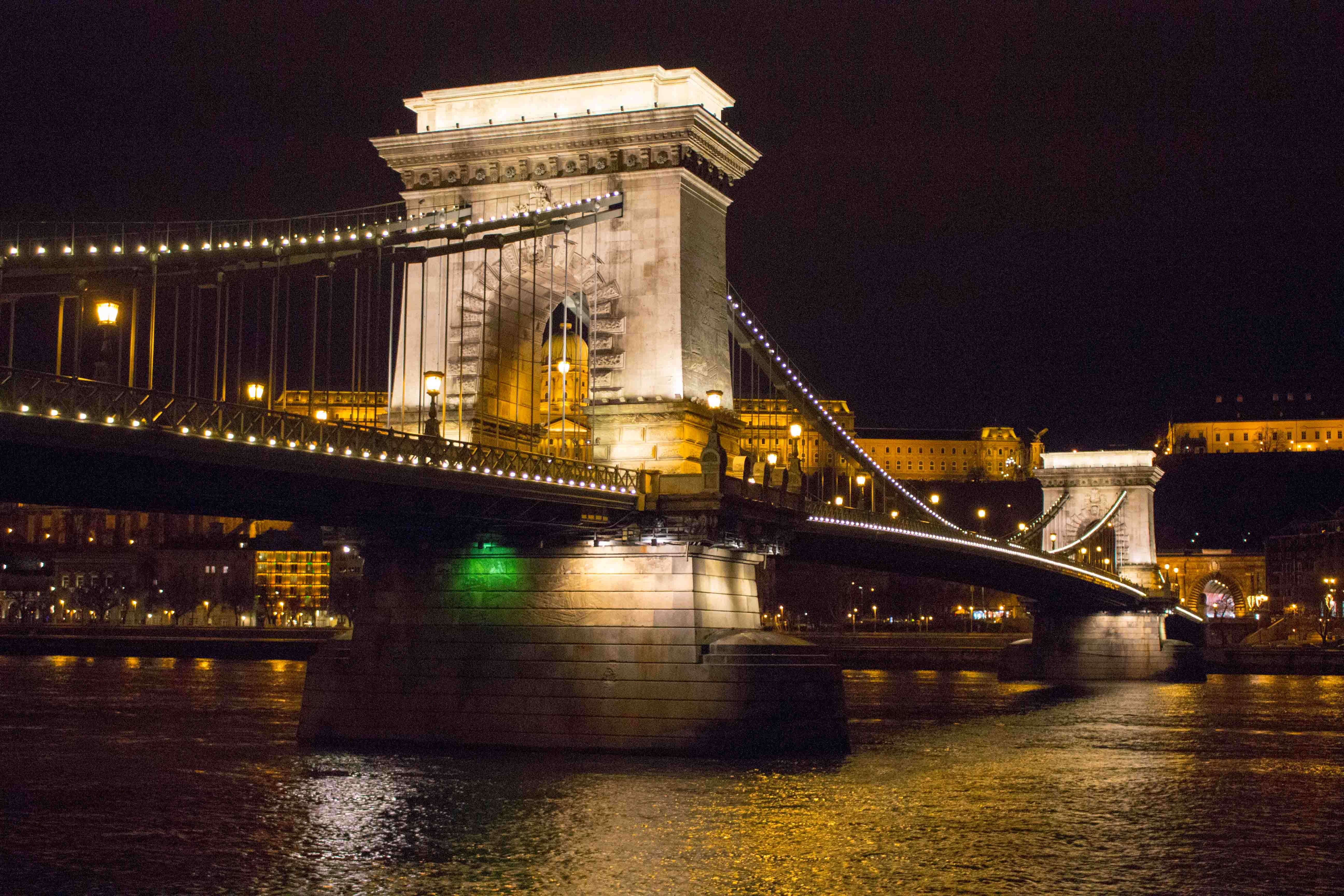 Visiter Budapest by Night: Le Chain Bridge