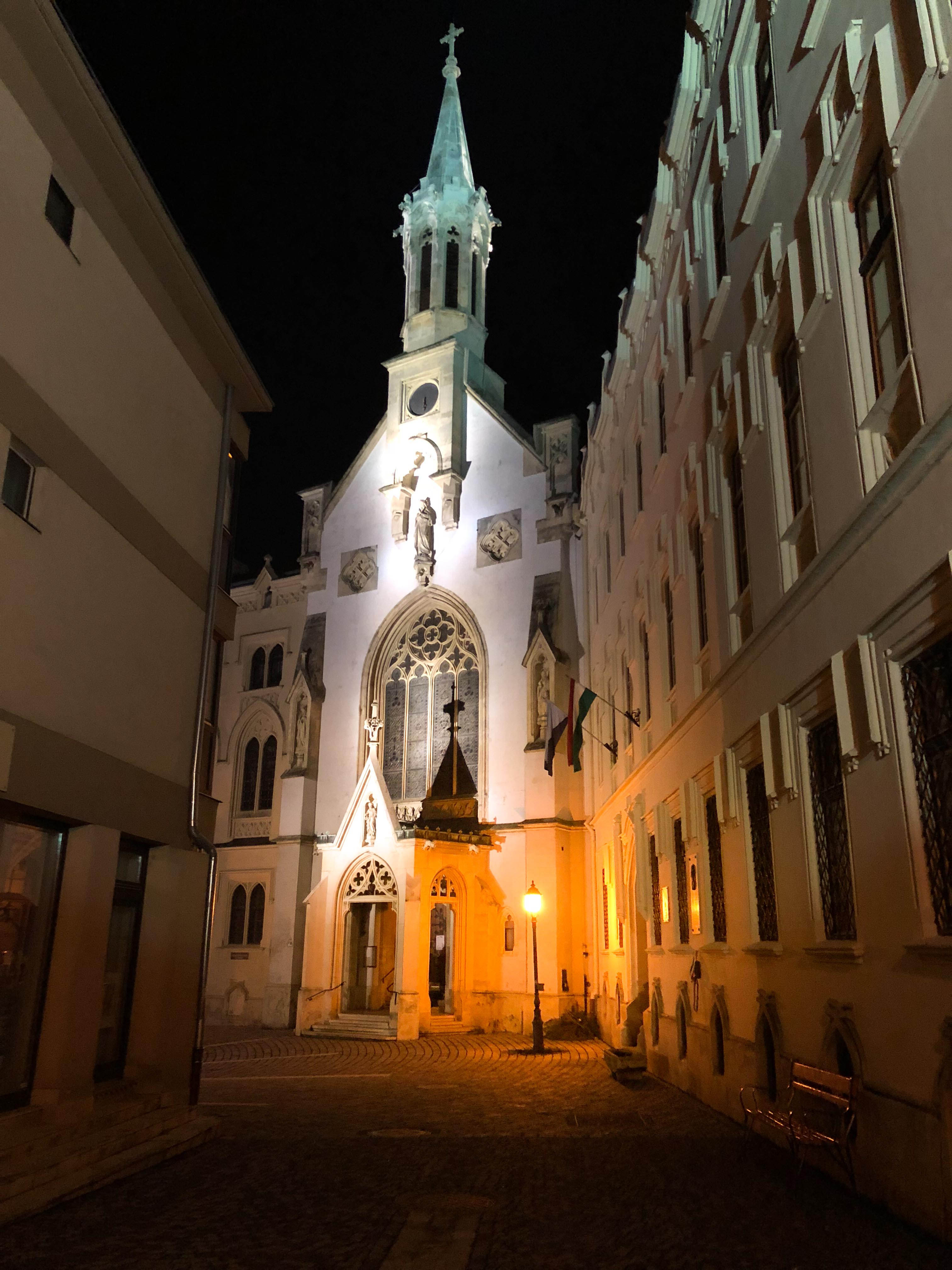 Eglise dans le centre historique de Sopron en Hongrie