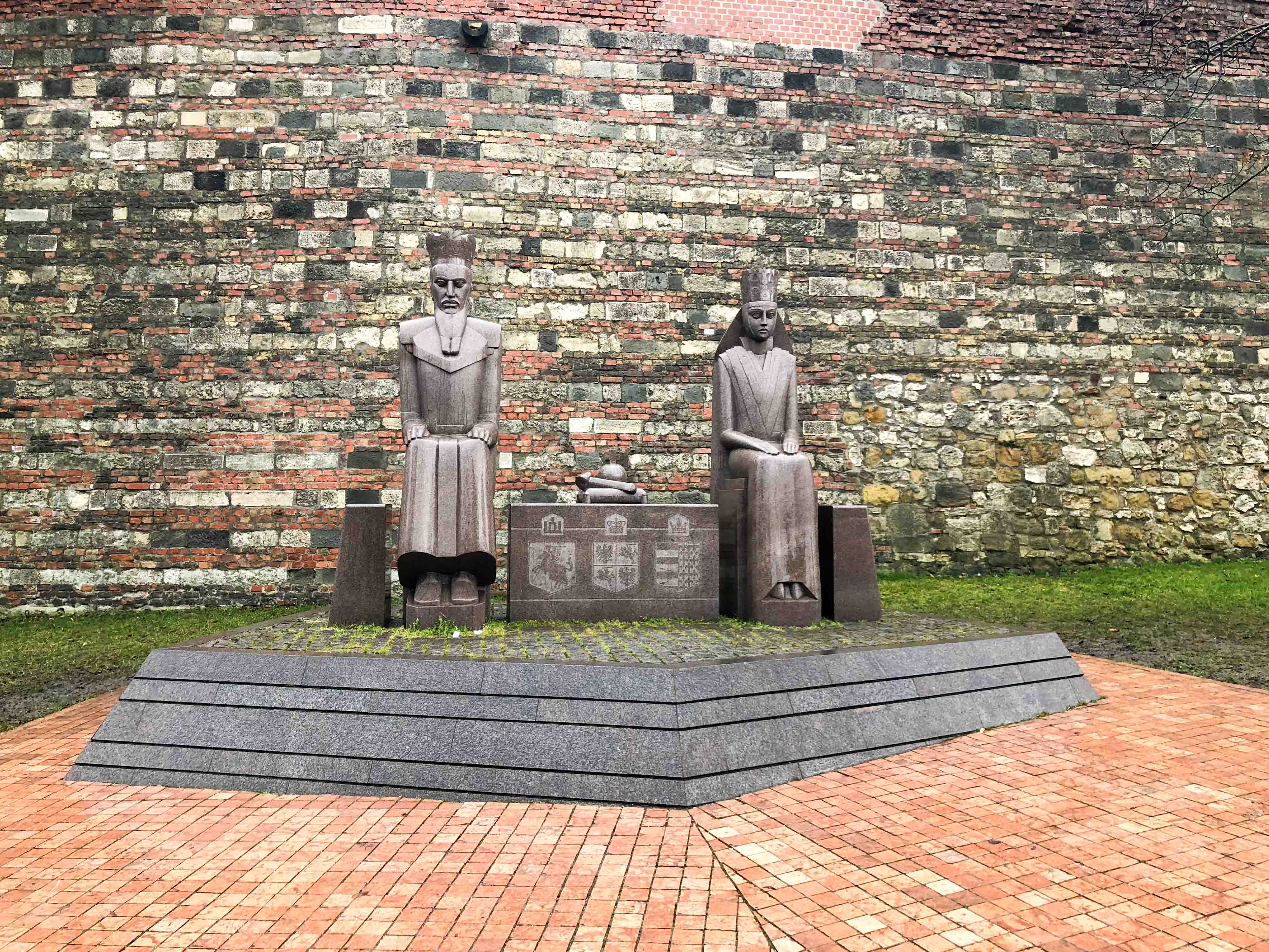 Monument du Roi Jogaila et de la Reine Jadwiga de Pologne dans le parc Europa Liget
