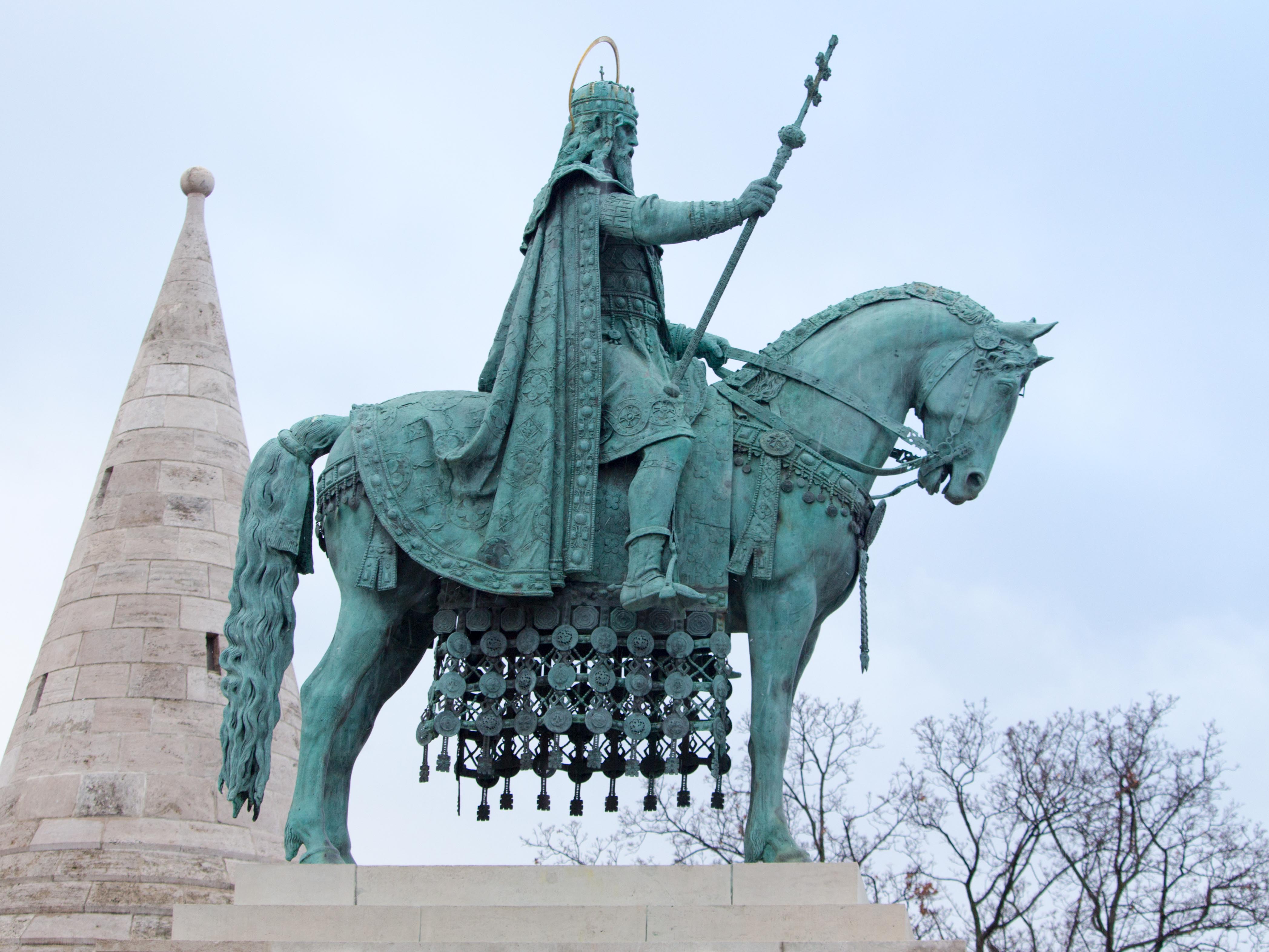 Statue de Saint Etienne dans le Bastion des Pêcheurs à Budapest