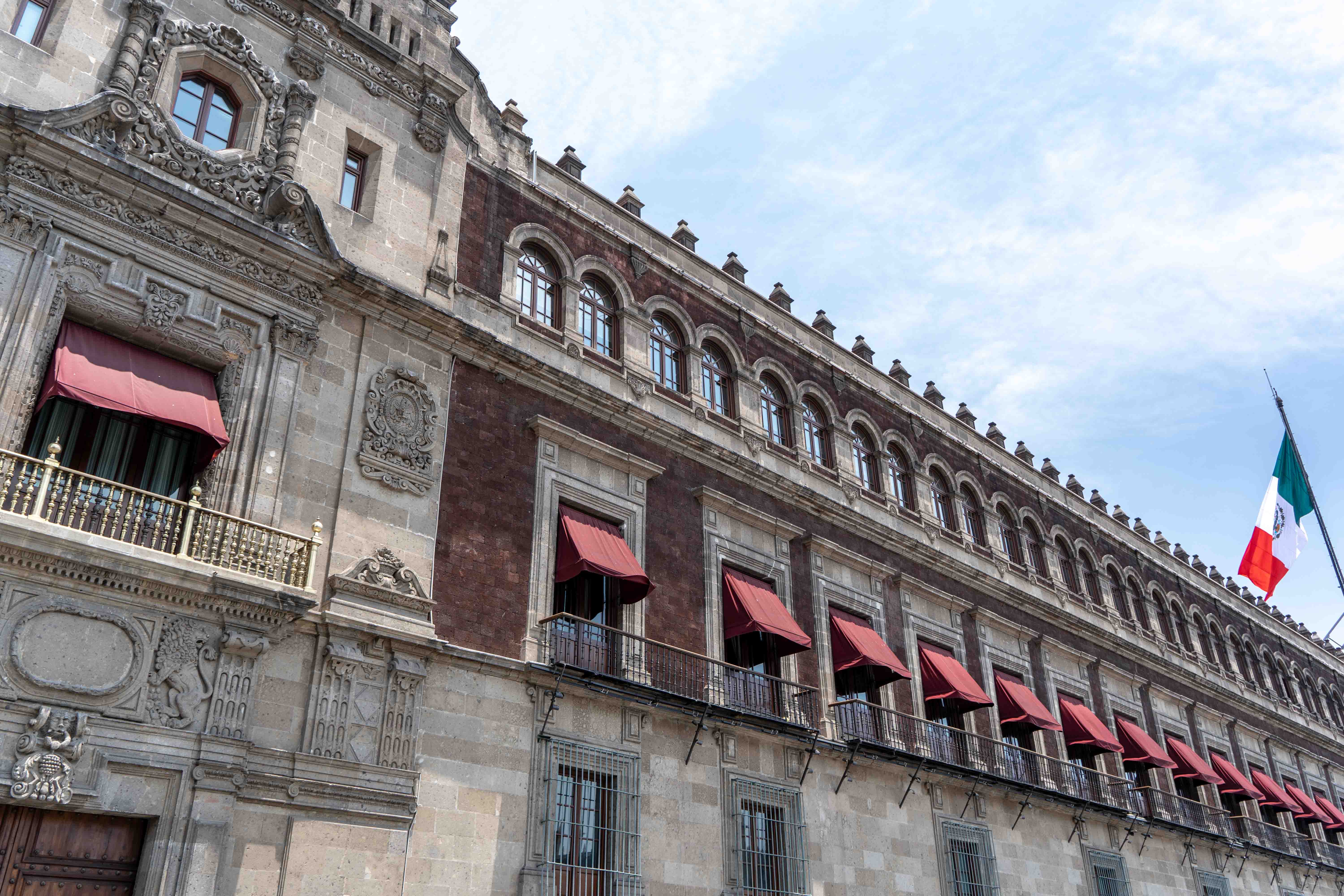Profitez de votre visite à Mexico City pour découvrir le Palacio Nacional dans le centre historique de la ville.