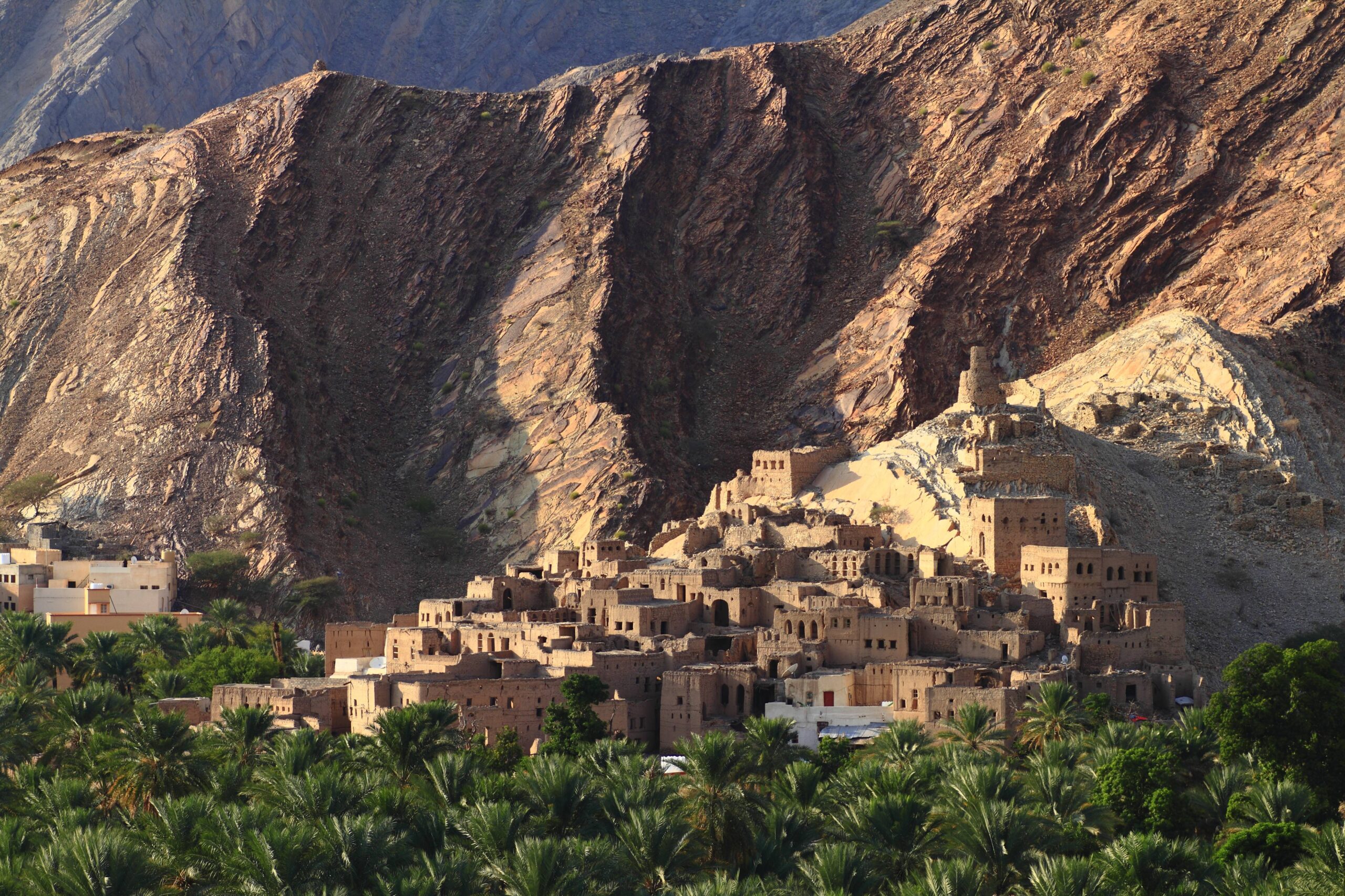 Village ancien de Birkat Al Mawz au pied des montagnes en Oman