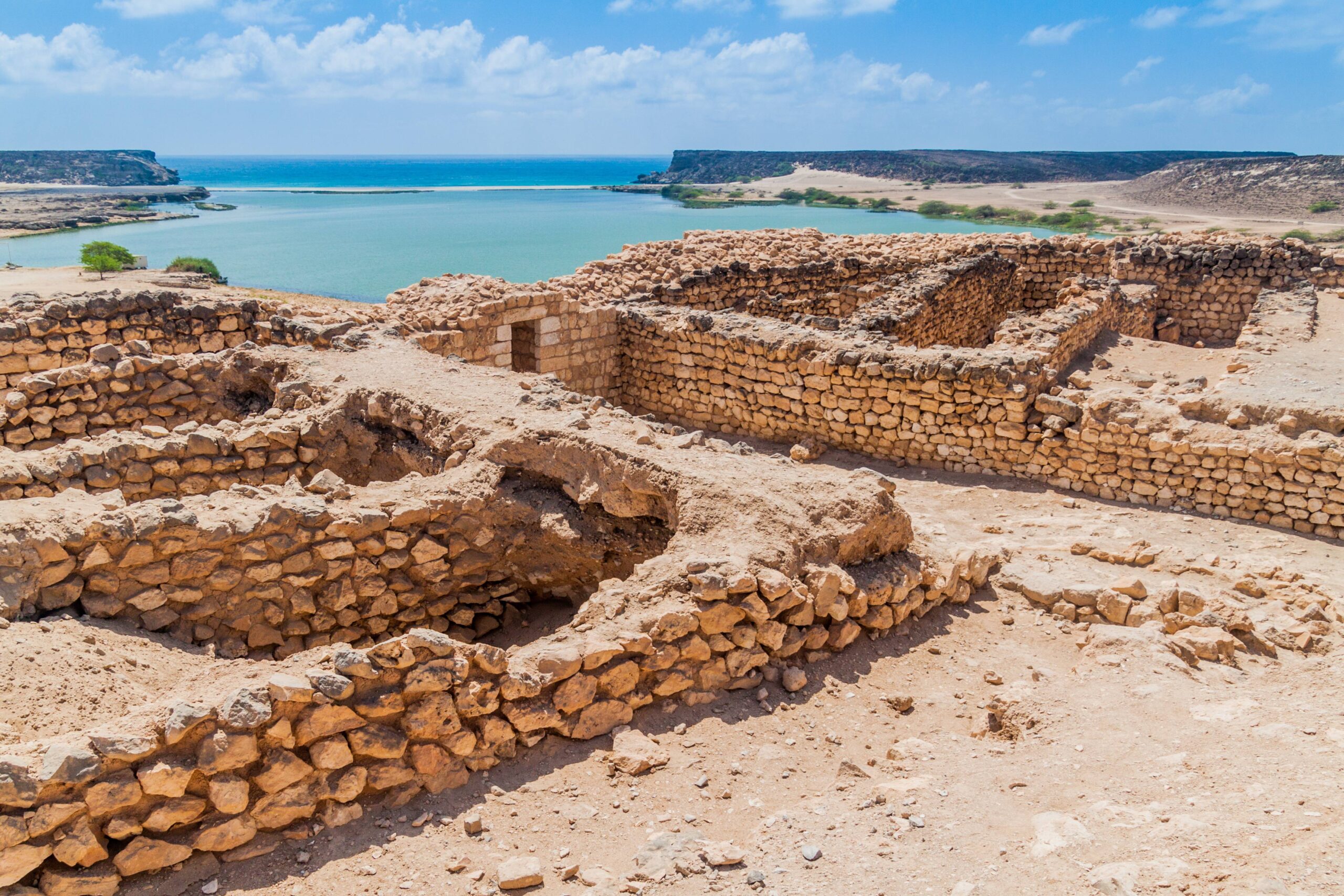 Ruines antiques de Sumhuram près de Khor Rori à Salalah en Oman